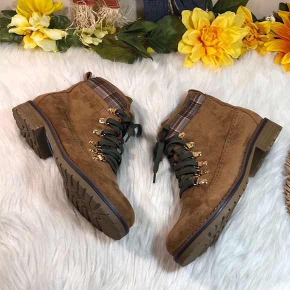 Tommy Hilfiger Shoes - Tommy Hilfiger Ollia Lace-Up Booties 8.5M